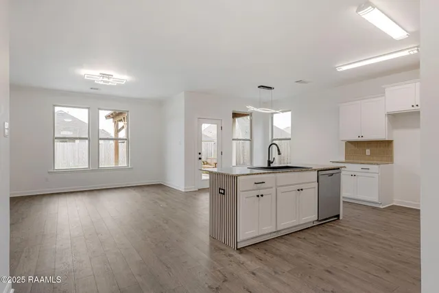 $2,000 | 326 Forest Grove Drive, Youngsville, LA 70592