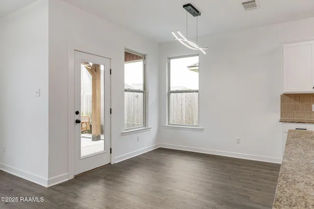 $2,000 | 326 Forest Grove Drive, Youngsville, LA 70592