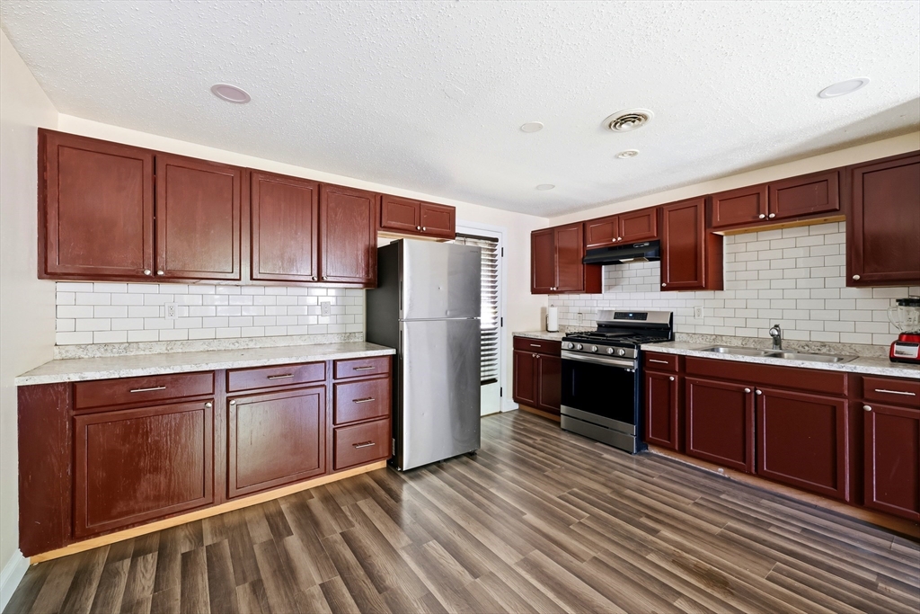 9 Woodcliff Street Springfield, MA 01111 - Photo 6 of 18