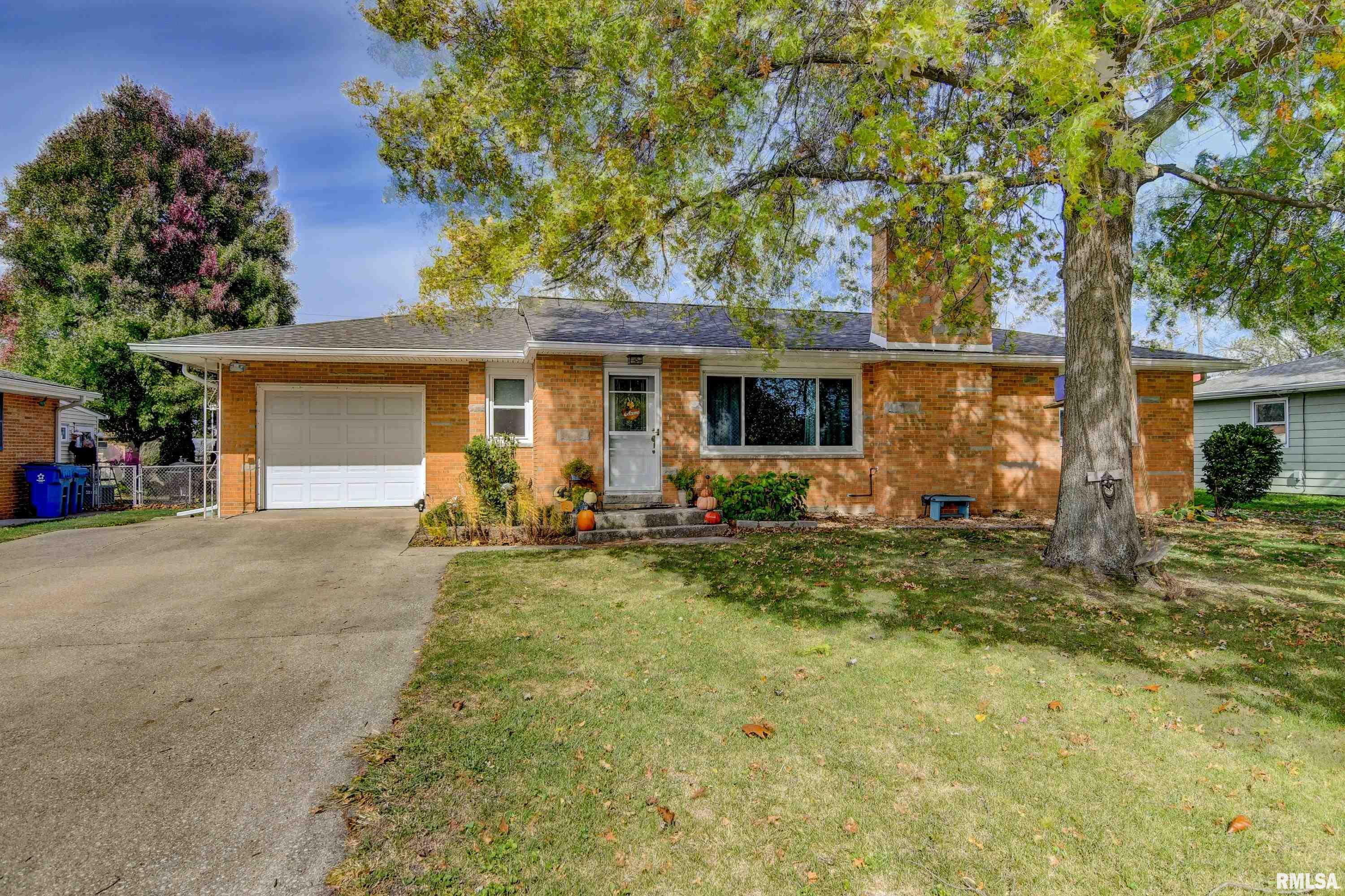 2 Prince Drive, Sherman, IL 62684 Compass