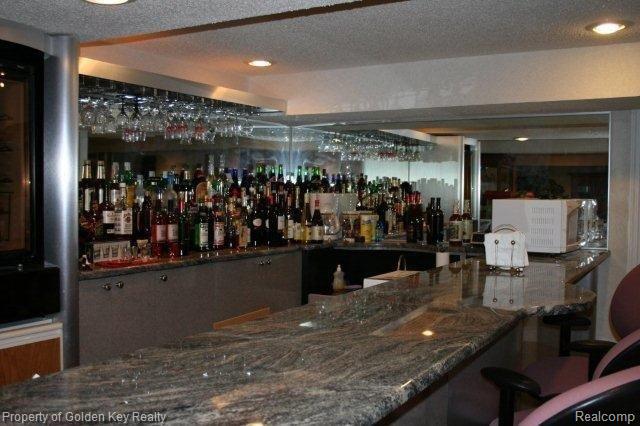 17115 Cross Winds Road Livonia, MI 48152 - Photo 15 of 24 LL granite bar