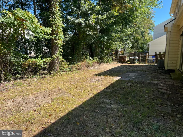 a view of a yard with an trees