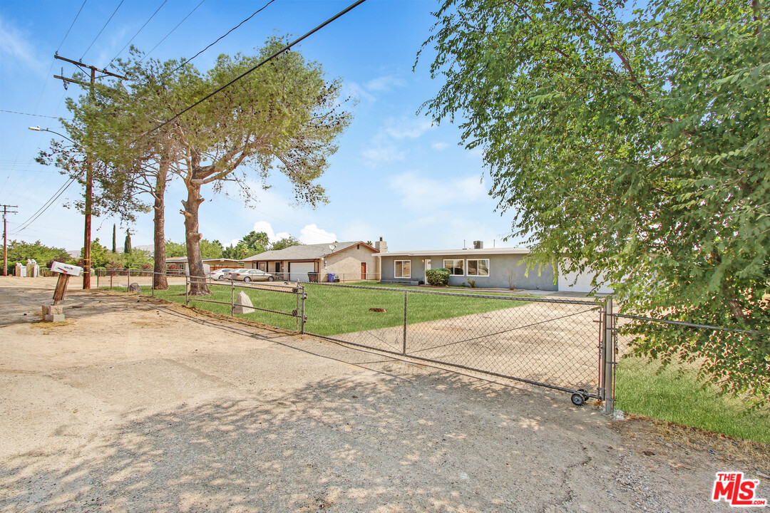 15461 Condor Road Victorville, CA 92394 - Photo 1 of 8