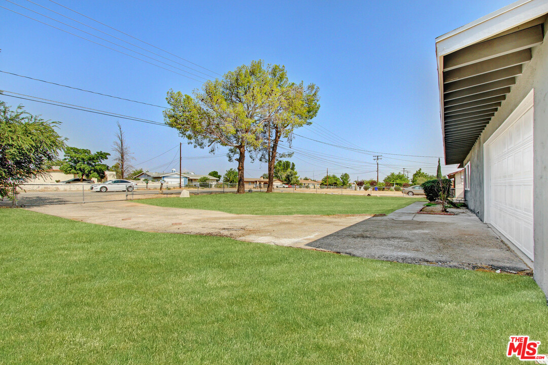 15461 Condor Road Victorville, CA 92394 - Photo 2 of 8