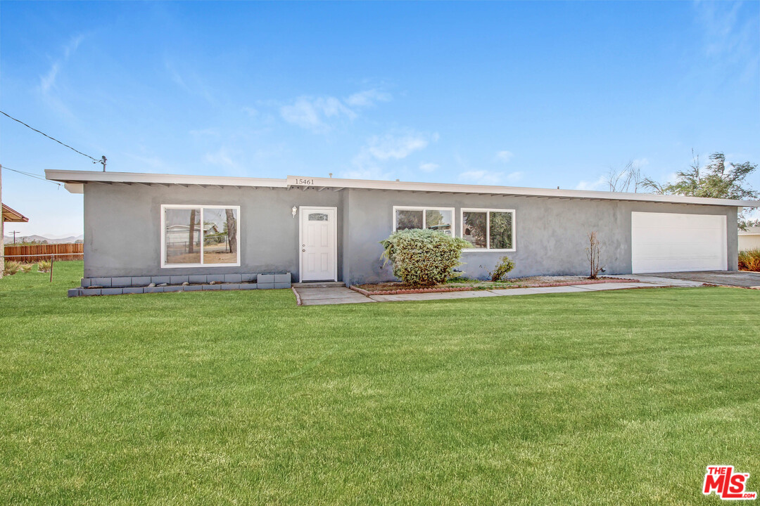15461 Condor Road Victorville, CA 92394 - Photo 3 of 8