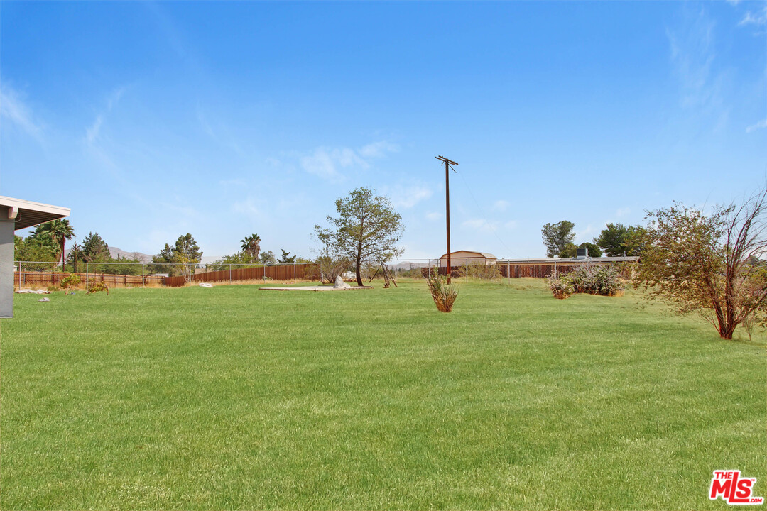 15461 Condor Road Victorville, CA 92394 - Photo 4 of 8