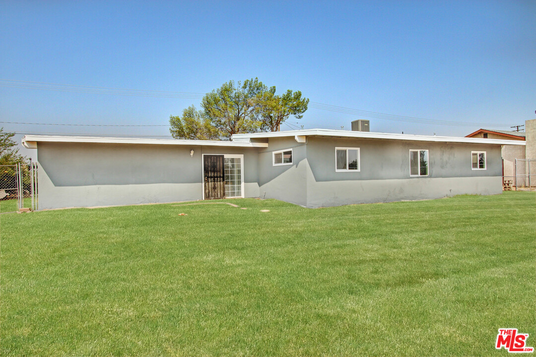 15461 Condor Road Victorville, CA 92394 - Photo 5 of 8