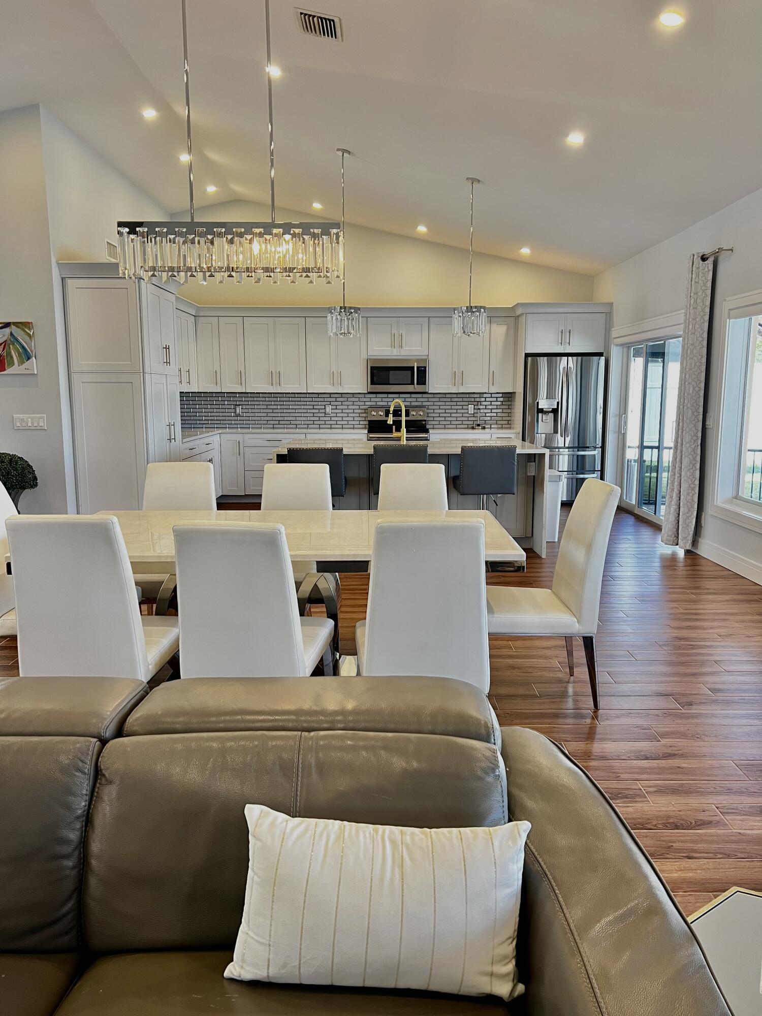 20725 Waters Edge Court Boca Raton, FL 33498 - Photo 4 of 20 DEFB1FB0-D460-4029-AAF8-480232A166EC