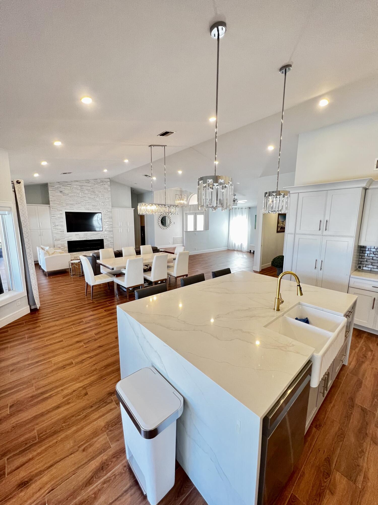 20725 Waters Edge Court Boca Raton, FL 33498 - Photo 5 of 20 3E67F0D5-CFD6-432C-9E05-4D30374C2D93