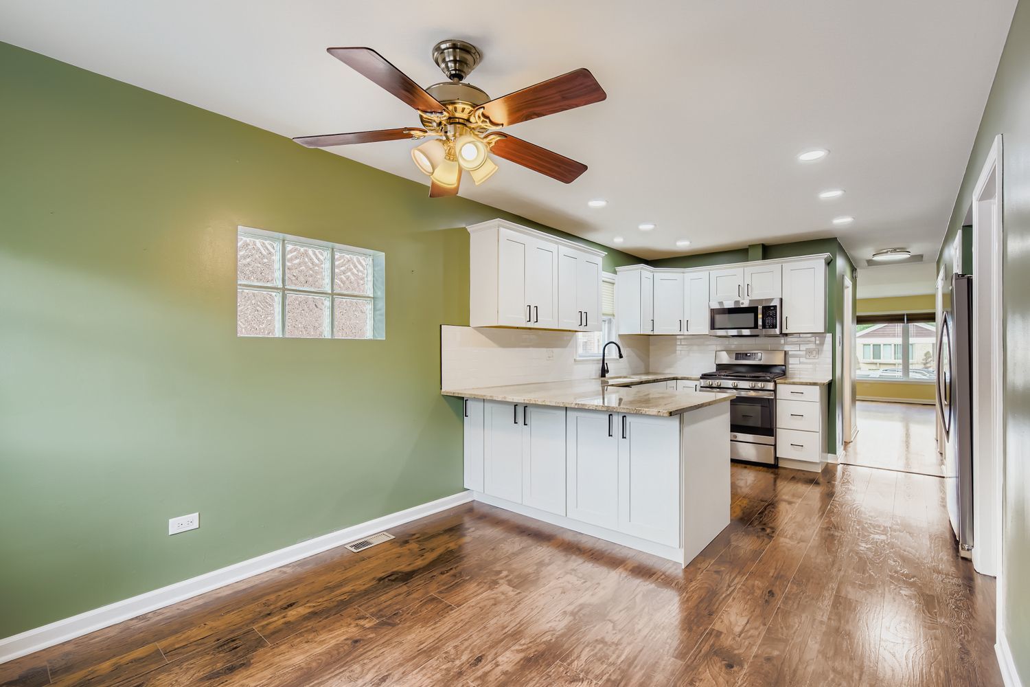 10606 South Ridgeway Avenue Chicago, IL 60655 - Photo 12 of 31 Gallery Image 12