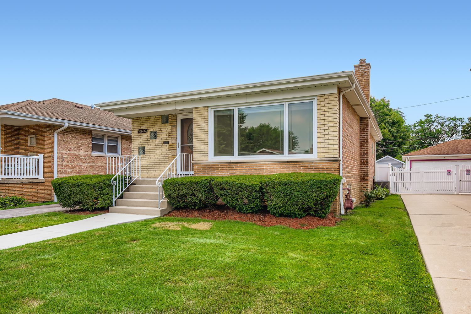 10606 South Ridgeway Avenue Chicago, IL 60655 - Photo 3 of 31 Gallery Image 3