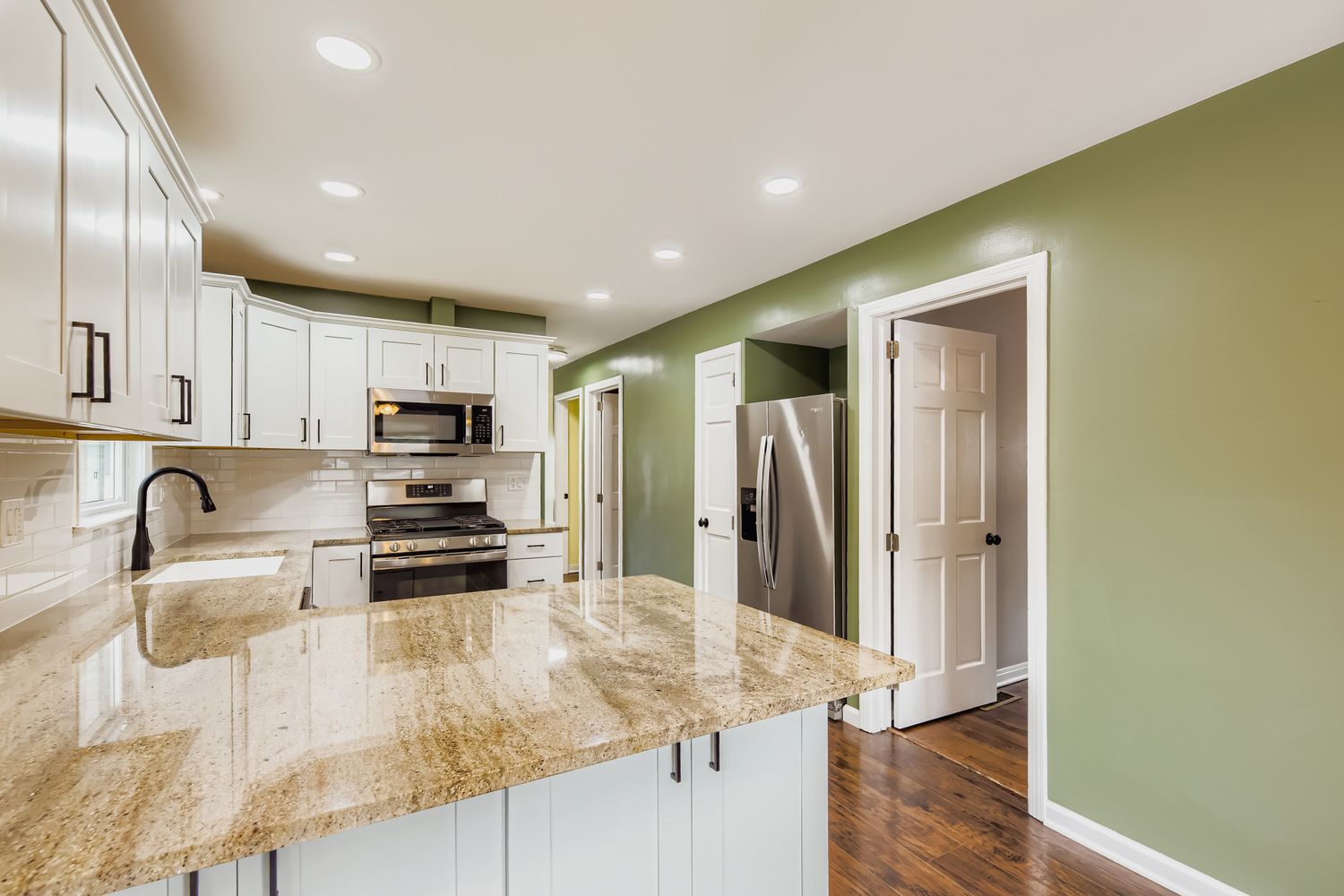 10606 South Ridgeway Avenue Chicago, IL 60655 - Photo 8 of 31 Gallery Image 8