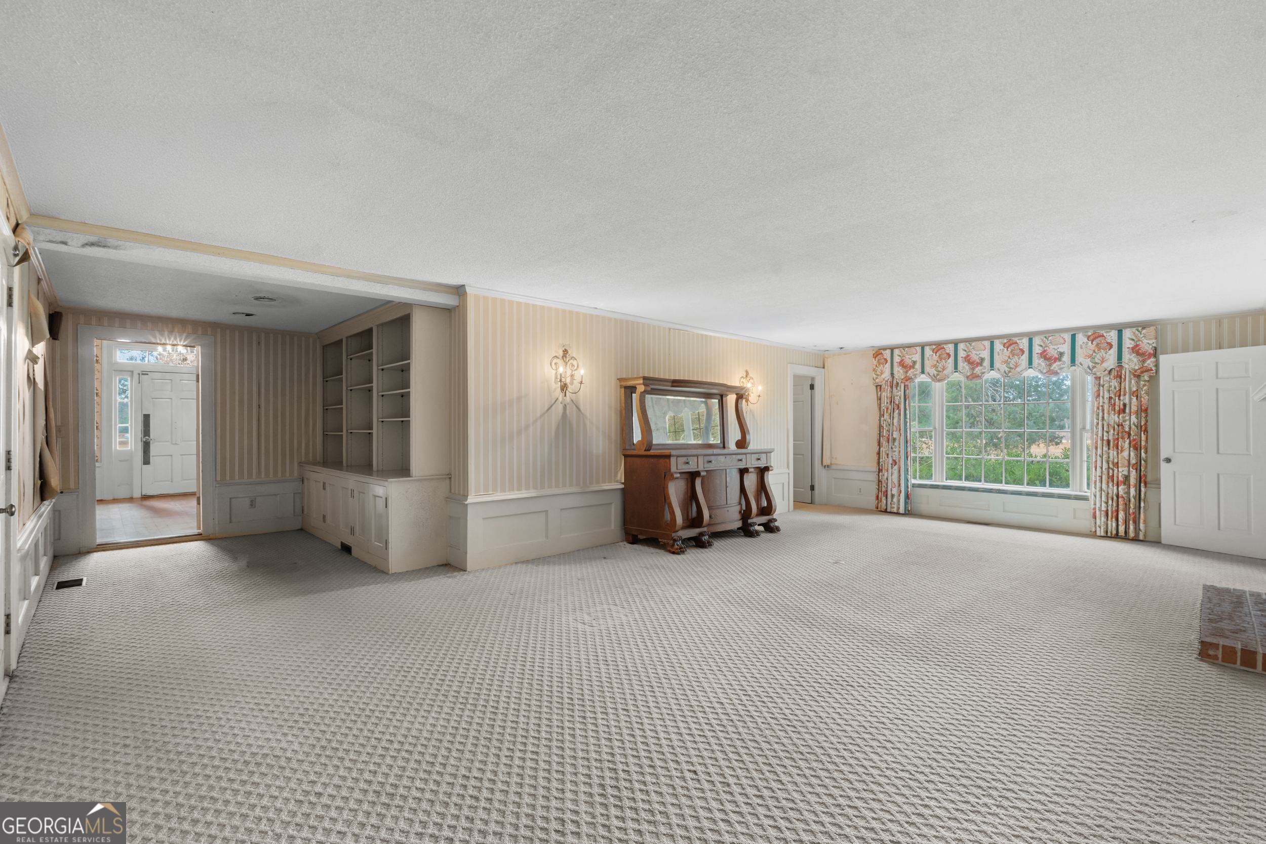 46875 Highway 46 Metter, GA 30439 - Photo 11 of 45 a big room with closet and a large window