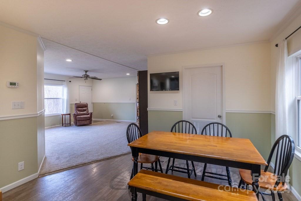 572 Dark Ridge Road Sylva, NC 28779 - Photo 17 of 26 a livingroom with furniture and a couch