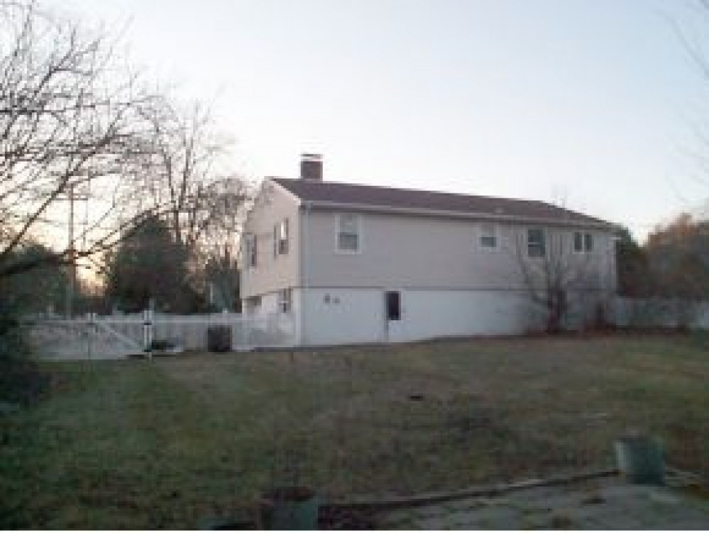 71 Lawrence Road Salem, NH 03079 - Photo 4 of 4