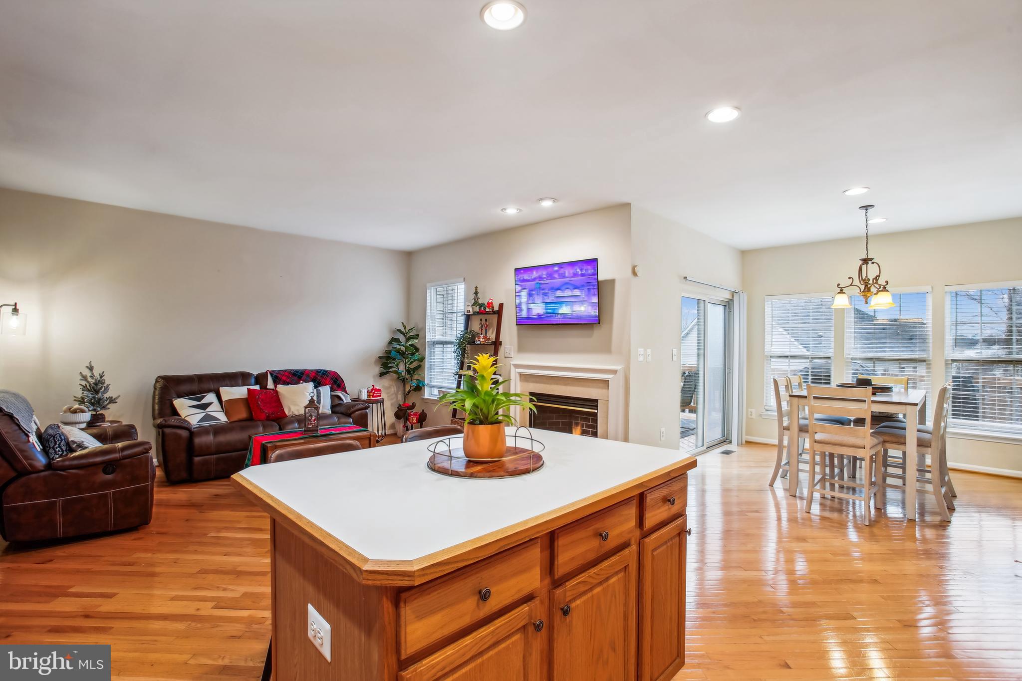 6624 Springirth Terrace Alexandria, VA 22315 - Photo 12 of 37 Kitchen/family room