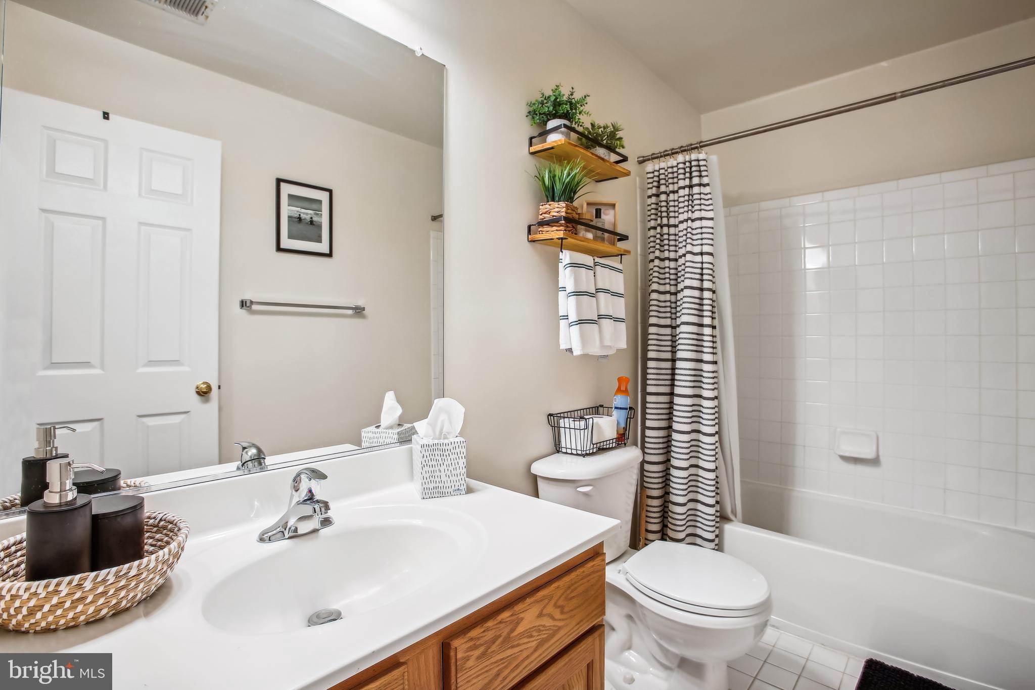 6624 Springirth Terrace Alexandria, VA 22315 - Photo 29 of 37 Upper level full bathroom