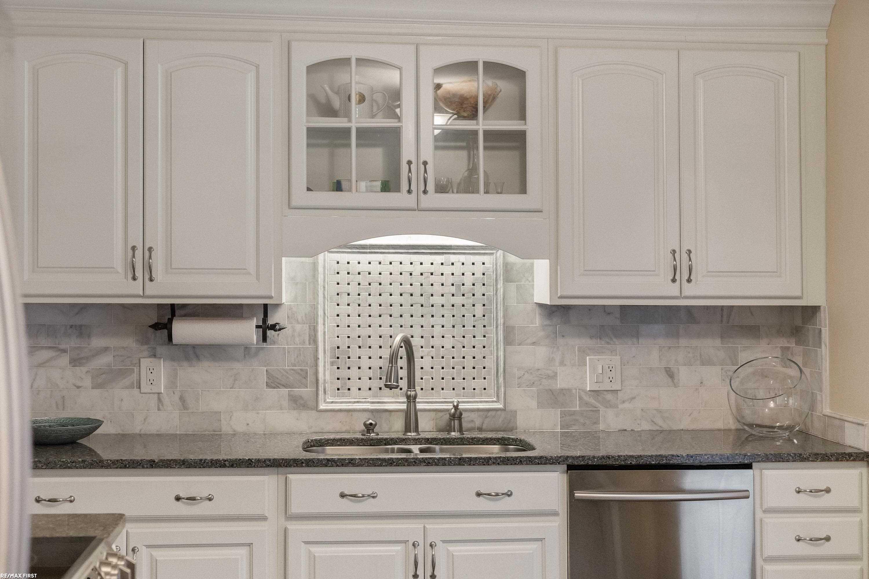 1395 Crescent Lane Rochester, MI 48306 - Photo 10 of 38 50201933-1a7fddfc-d3c7-4592-b8bf-4017a66a086a.JPG