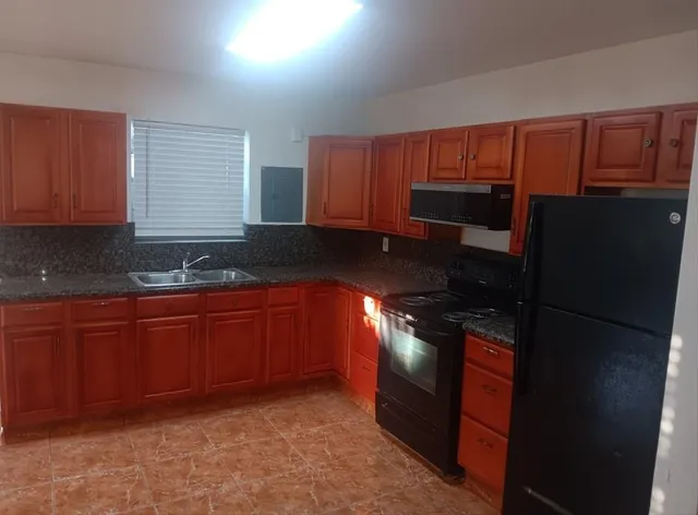 $1,800 | 2005 Dock Street, West Palm Beach, FL 33401