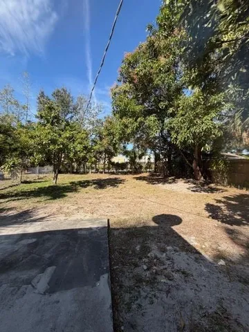 $1,800 | 2005 Dock Street, West Palm Beach, FL 33401