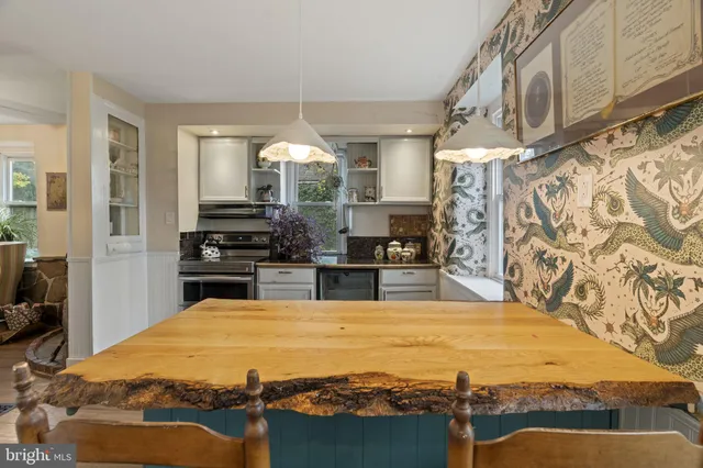 $395,000 | 635 Old Sumneytown Pike, Harleysville, PA 19438