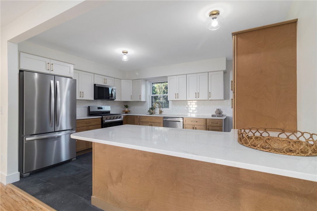 6 Holmes Street Westerly, RI 02891 - Photo 4 of 32 Gallery Image 4