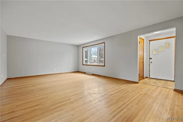 $329,900 | 380 Roncroff Drive, North Tonawanda, NY 14120