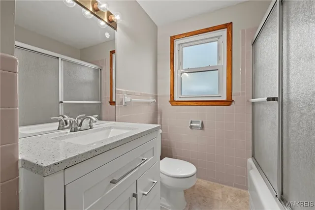 $329,900 | 380 Roncroff Drive, North Tonawanda, NY 14120