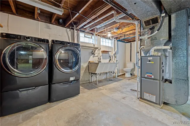 $329,900 | 380 Roncroff Drive, North Tonawanda, NY 14120