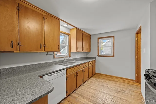 $329,900 | 380 Roncroff Drive, North Tonawanda, NY 14120