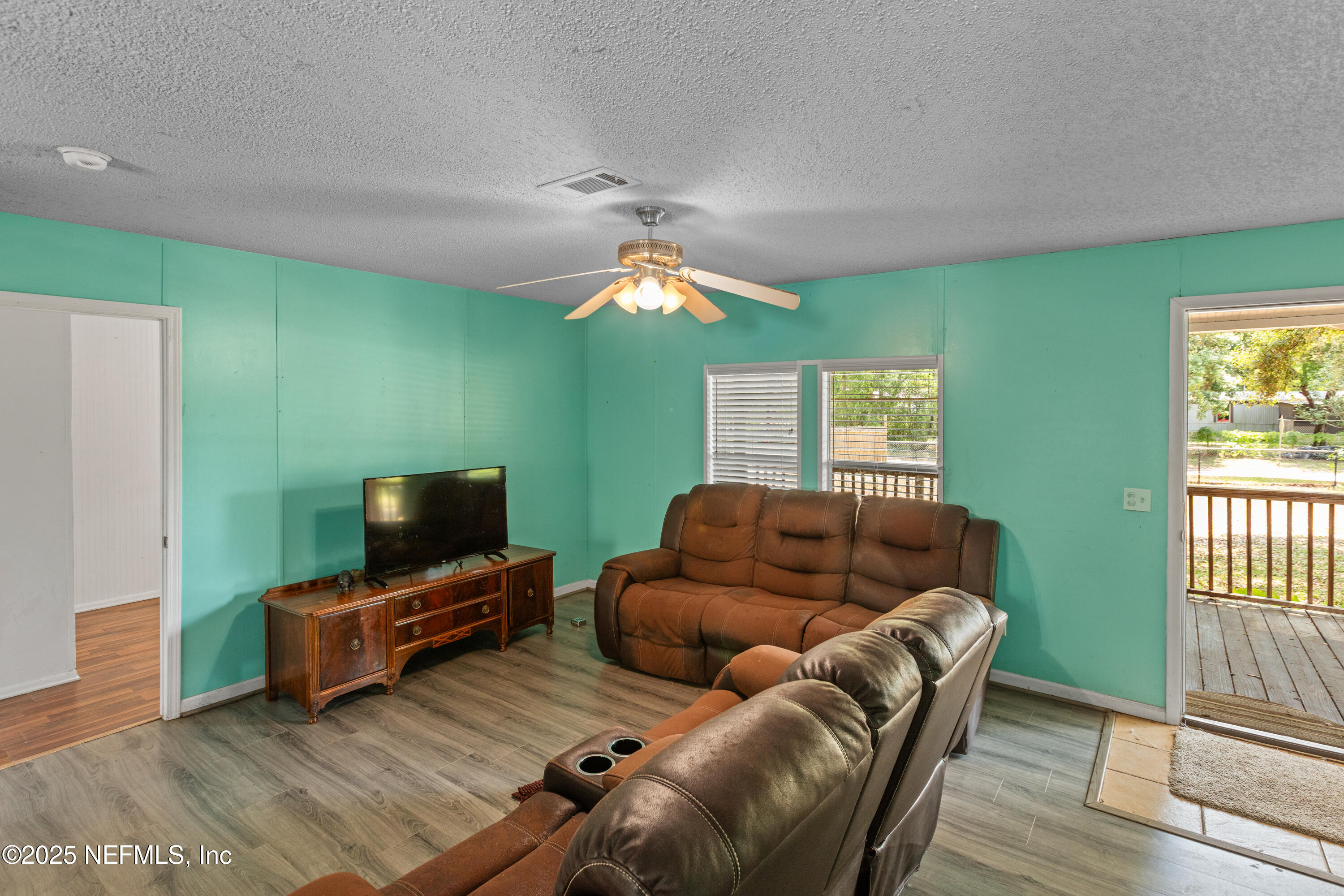 8186 County Line Road Melrose, FL 32666 - Photo 20 of 42 a living room with furniture and a flat screen tv