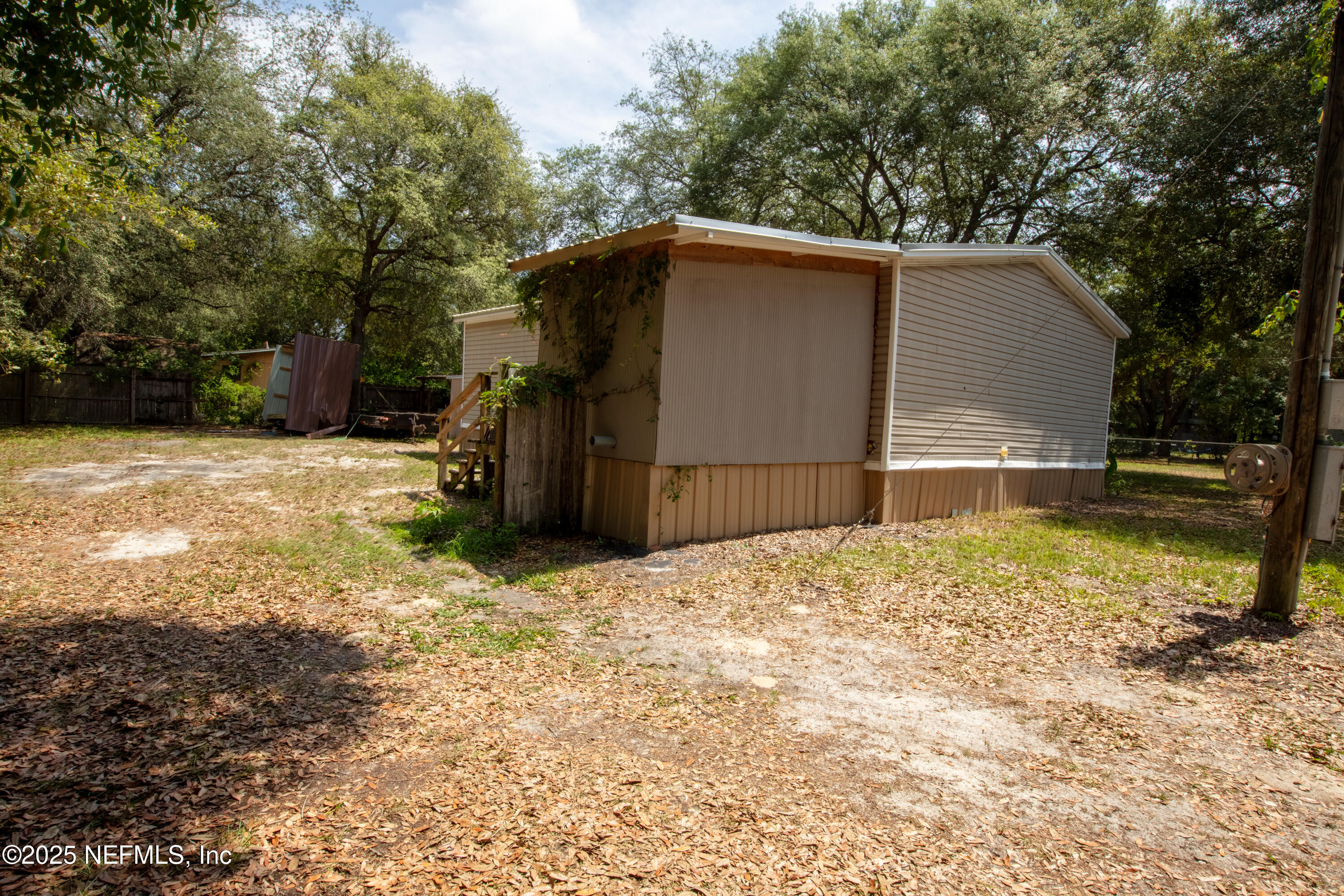 8186 County Line Road Melrose, FL 32666 - Photo 7 of 42 a backyard of a house with a yard and garage