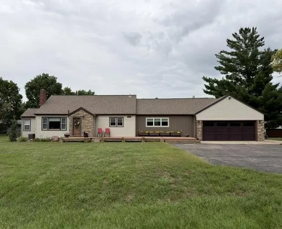 $314,888 | 1990 River Road, Windom, MN 56101