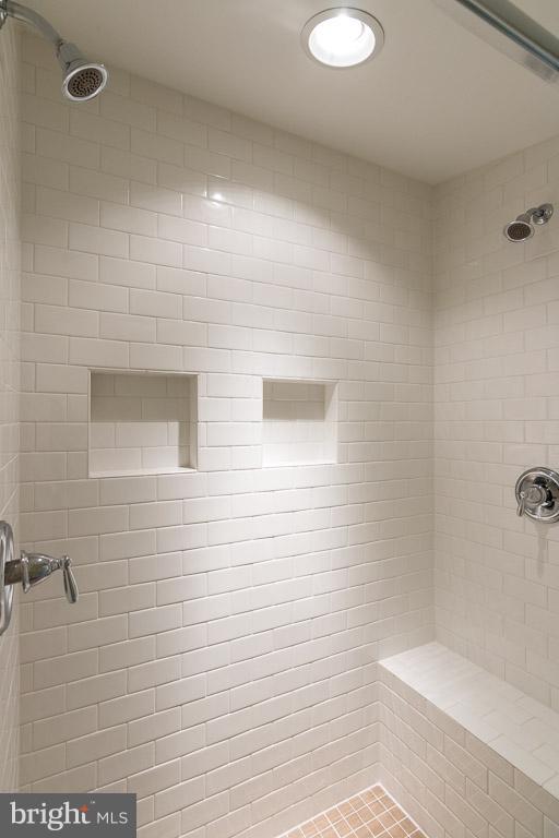 6740 Hemlock Point Road New Market, MD 21774 - Photo 11 of 24 Bath (Master)