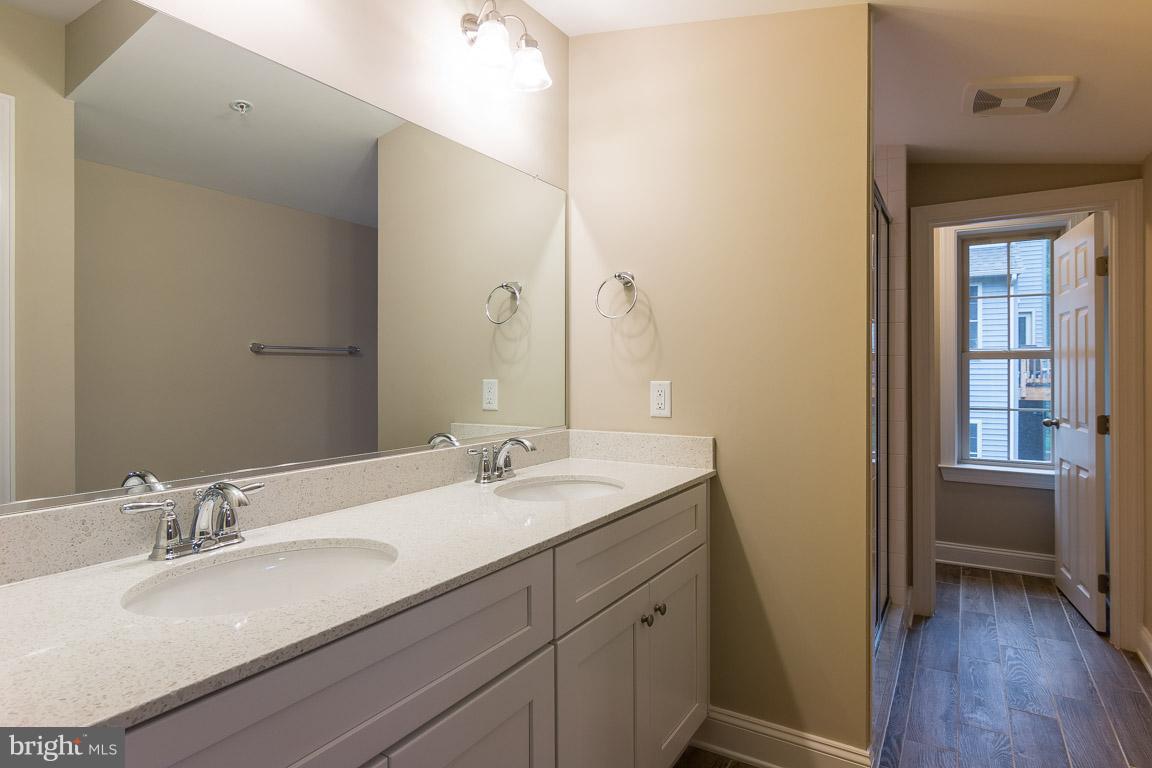 6740 Hemlock Point Road New Market, MD 21774 - Photo 10 of 24 Bath (Master)
