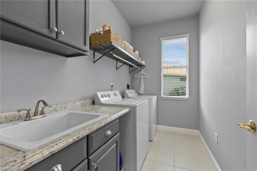 4924 Sedgewood Lane Naples, FL 34112 - Photo 32 of 38 Laundry Room