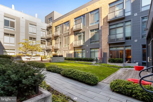 $474,900 | 525 Water Street Southwest, Unit 210, Washington, DC 20024