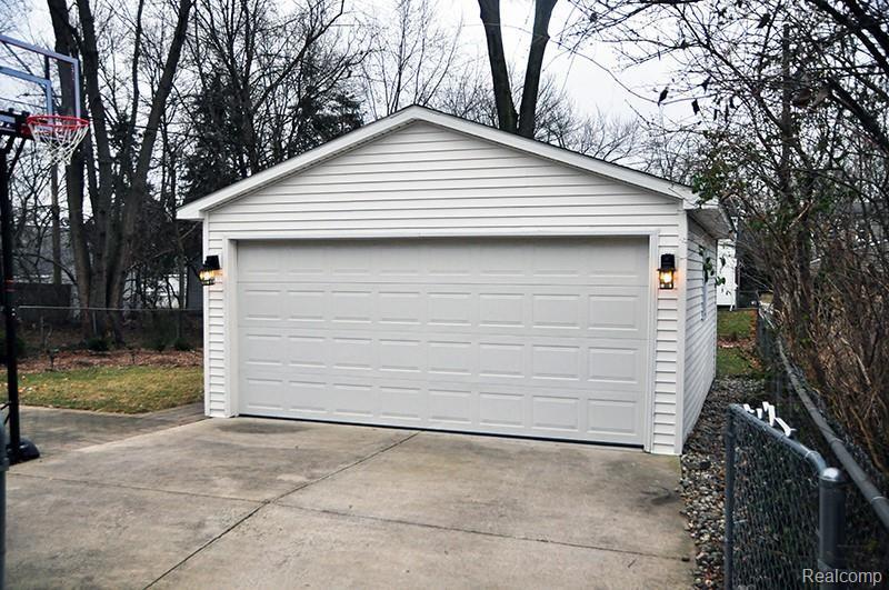 2832 Pembroke Road Birmingham, MI 48009 - Photo 2 of 21