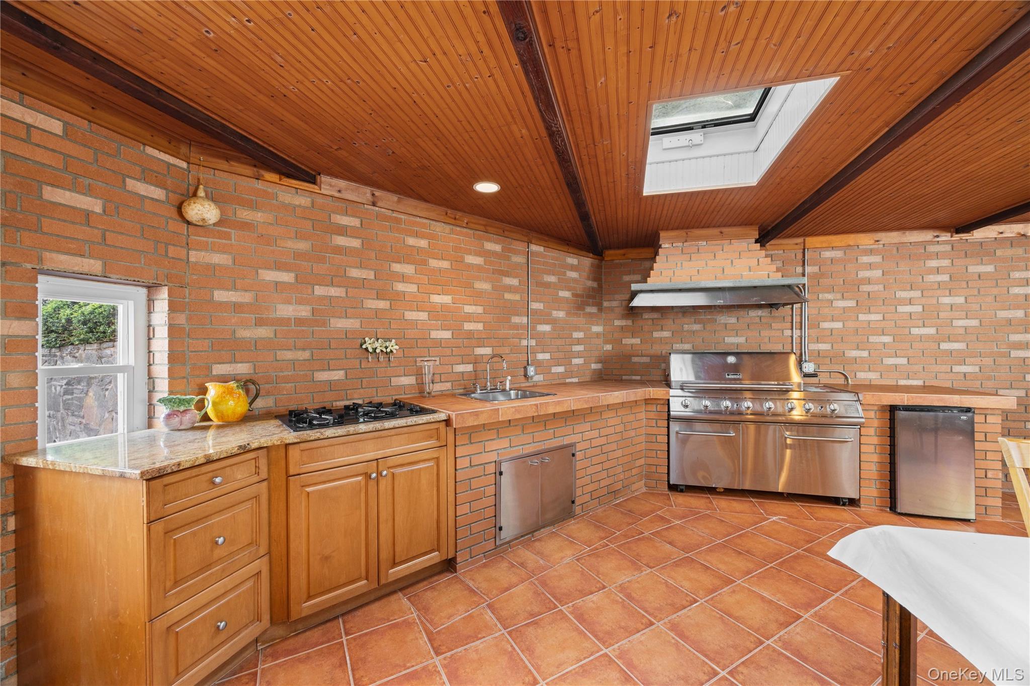 81 Avondale Road Yonkers, NY 10710 - Photo 34 of 48