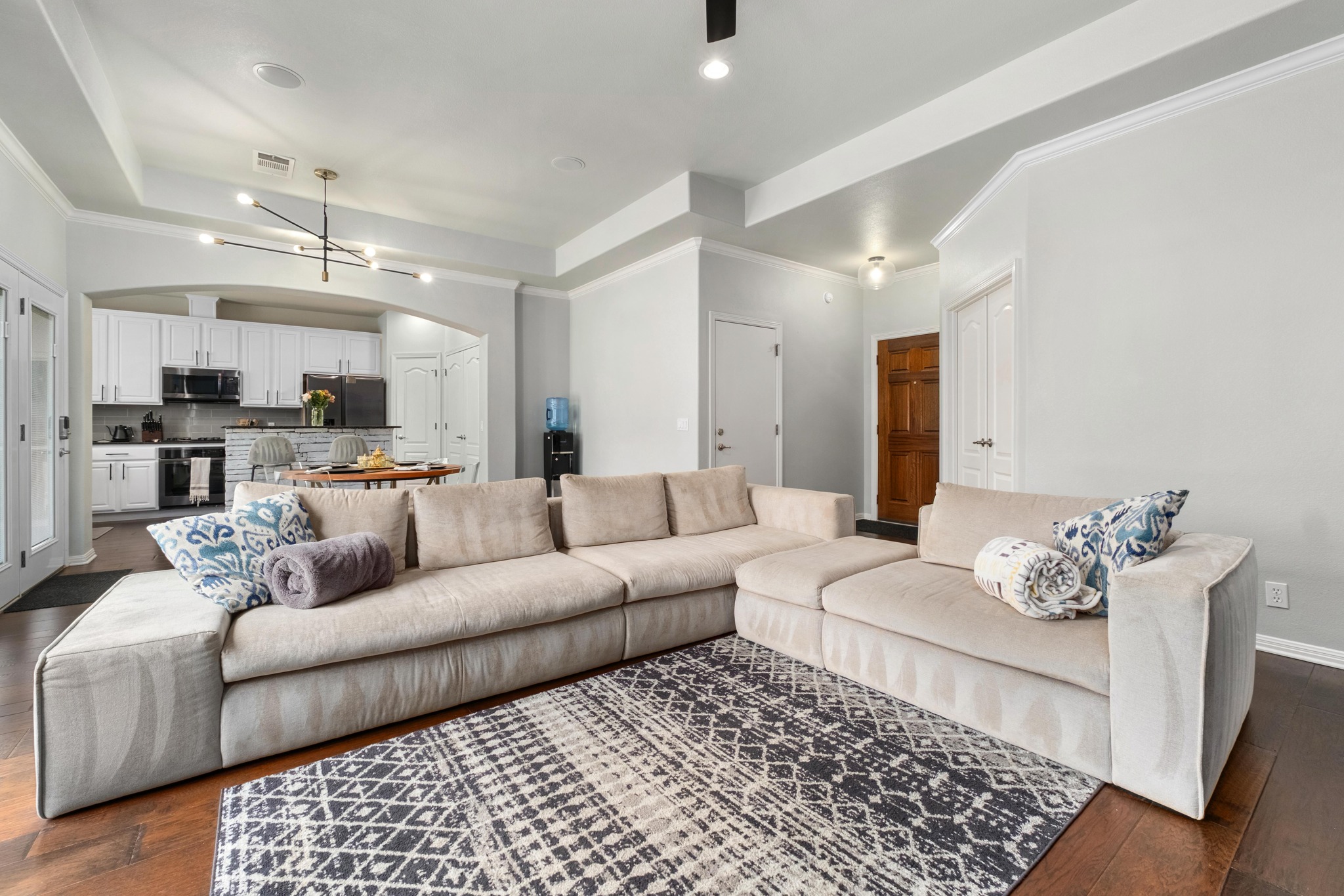 13700 Layton Loop Austin, TX 78727 - Photo 3 of 31