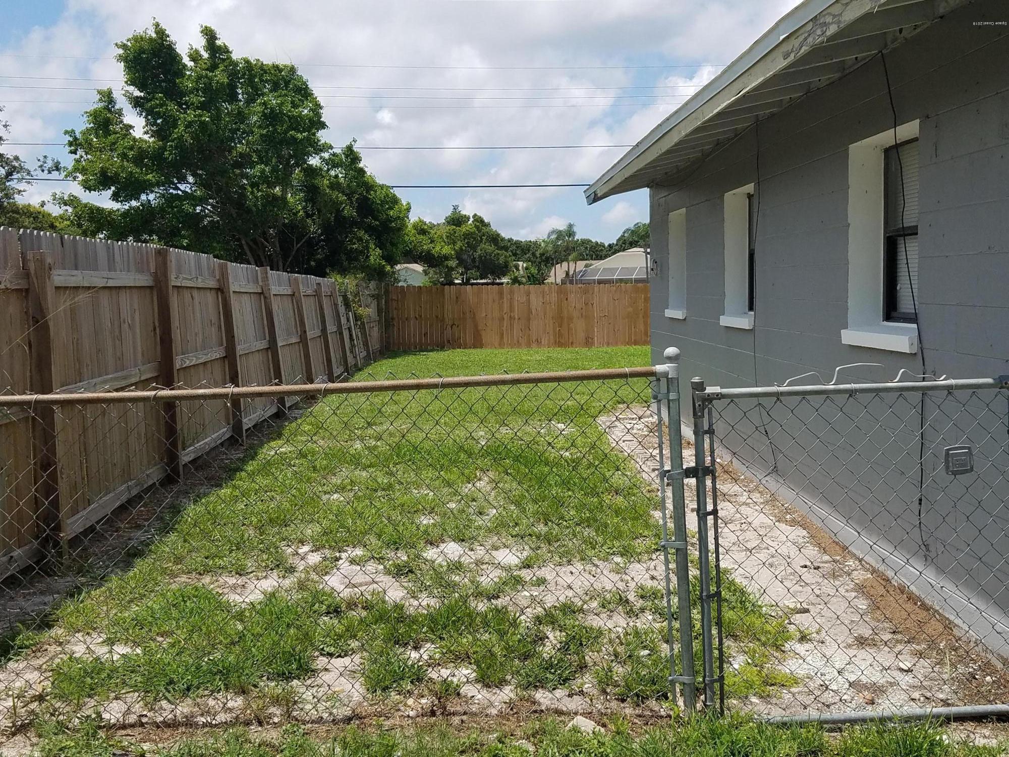 2204 Warwick Road Melbourne, FL 32935 - Photo 2 of 4 20180618_143718