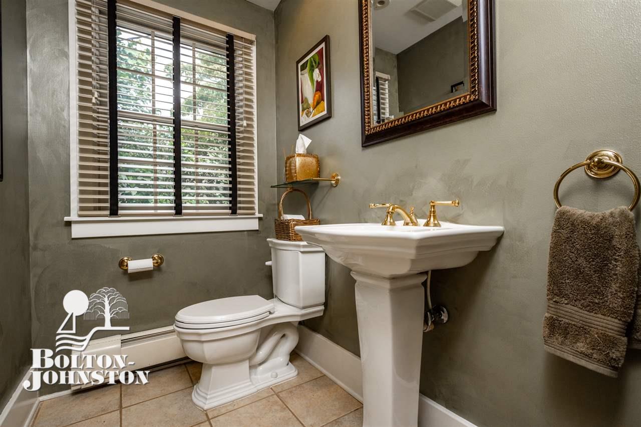 627 Lincoln Road Grosse Pointe, MI 48230 - Photo 18 of 60 Up to date Powder Room.
