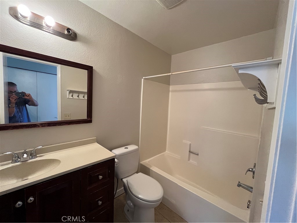 25885 Trabuco Road, Unit 97 Lake Forest, CA 92630 - Photo 20 of 22 Full bathroom upstairs.