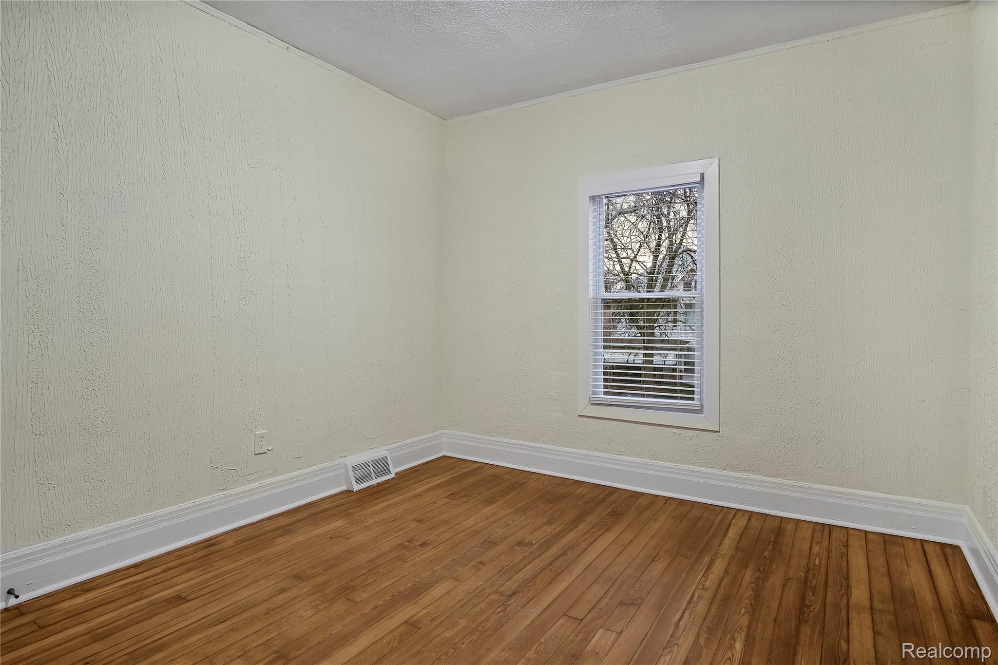 427 Melbourne Street Detroit, MI 48202 - Photo 11 of 29 Unfurnished room with hardwood / wood-style flooring and baseboards