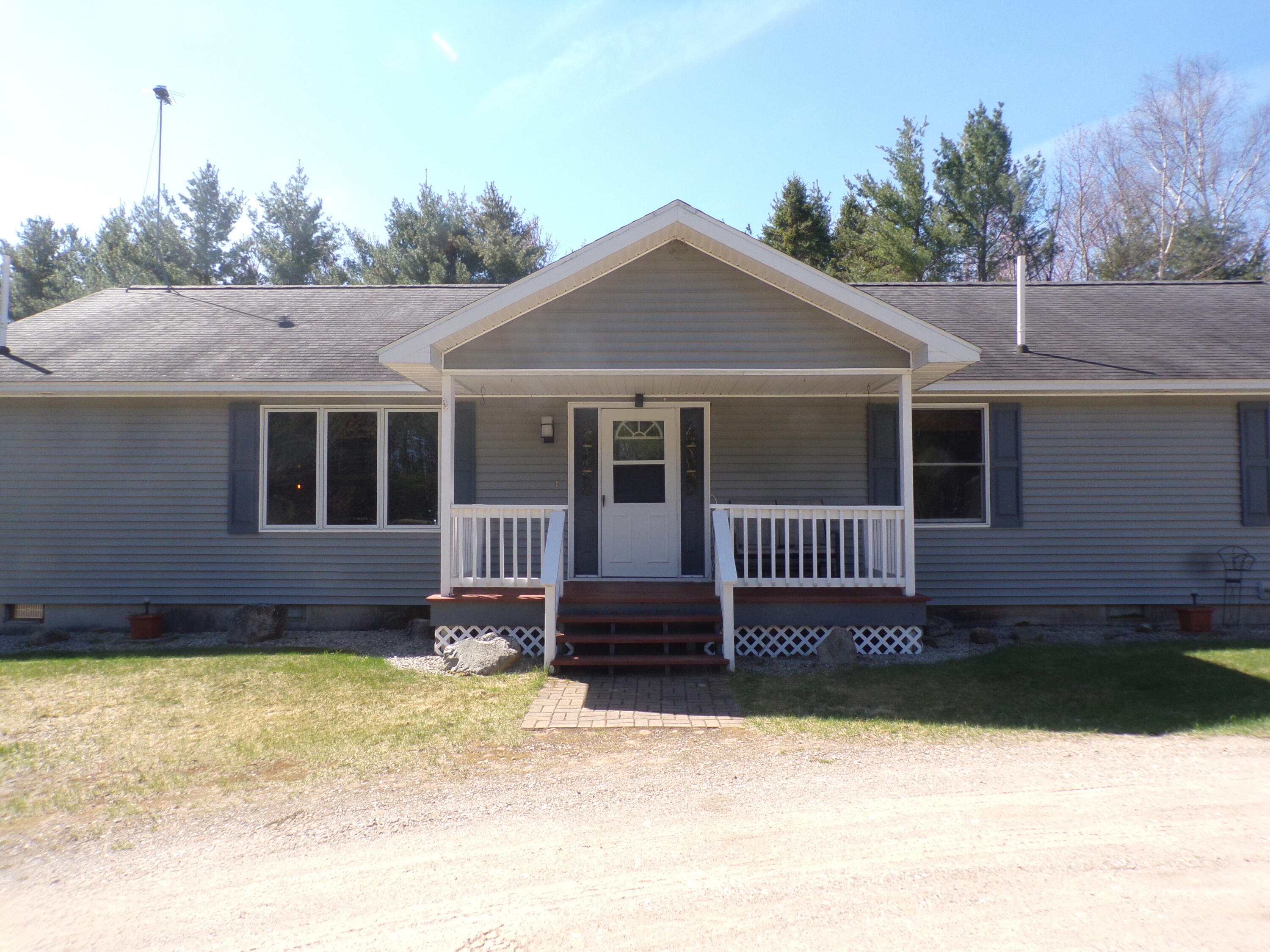 611 West 20 Mile Road Dafter, MI 49724 - Photo 4 of 63 Gallery Image 4