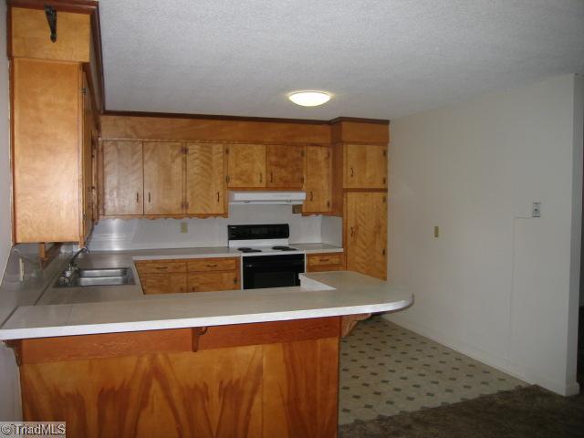 190 Cardwell Road Mayodan, NC 27027 - Photo 5 of 13 Kitchen.