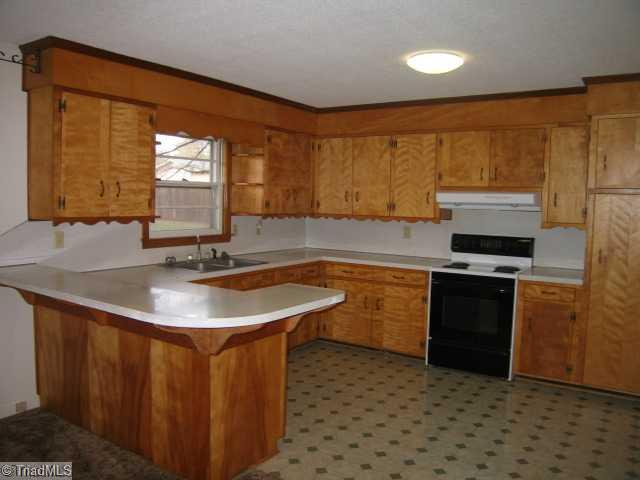 190 Cardwell Road Mayodan, NC 27027 - Photo 6 of 13 Kitchen.