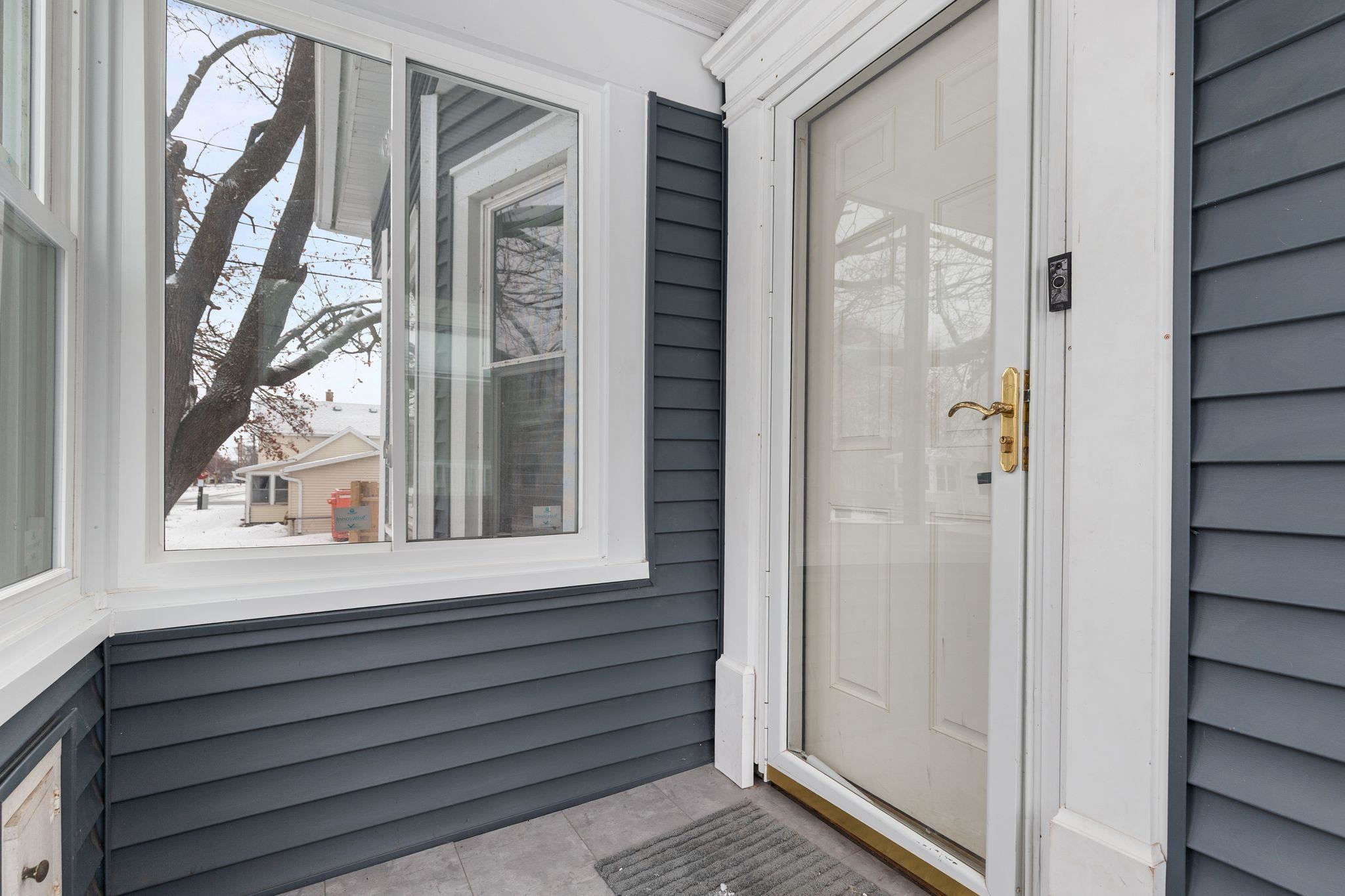 219 West 16th Avenue Oshkosh, WI 54902 - Photo 2 of 50