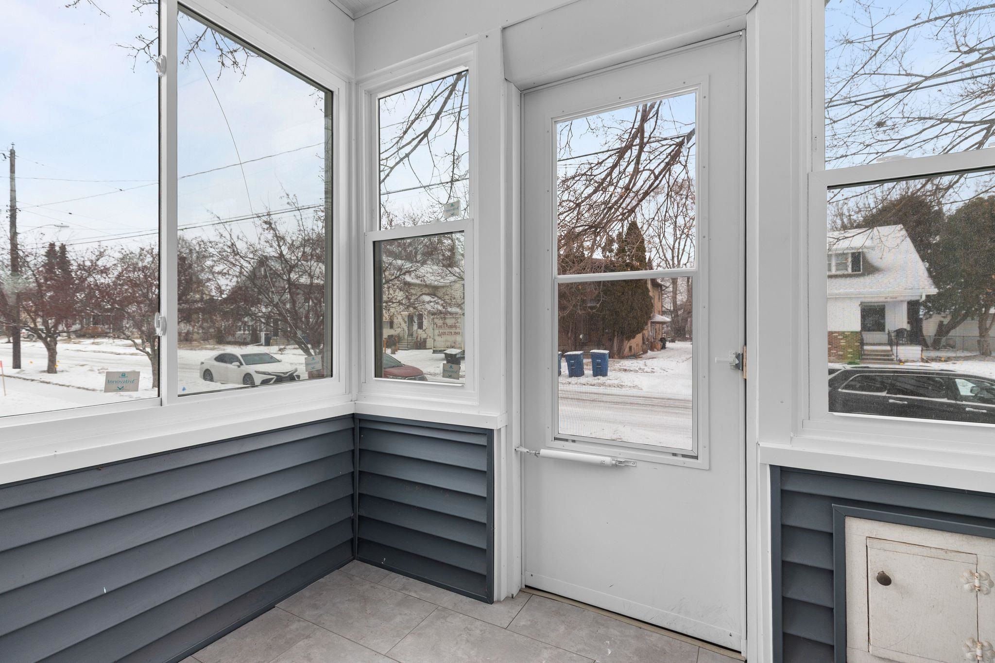 219 West 16th Avenue Oshkosh, WI 54902 - Photo 3 of 50