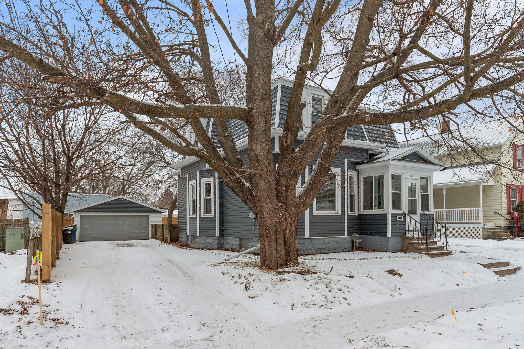 219 West 16th Avenue Oshkosh, WI 54902 - Photo 4 of 50